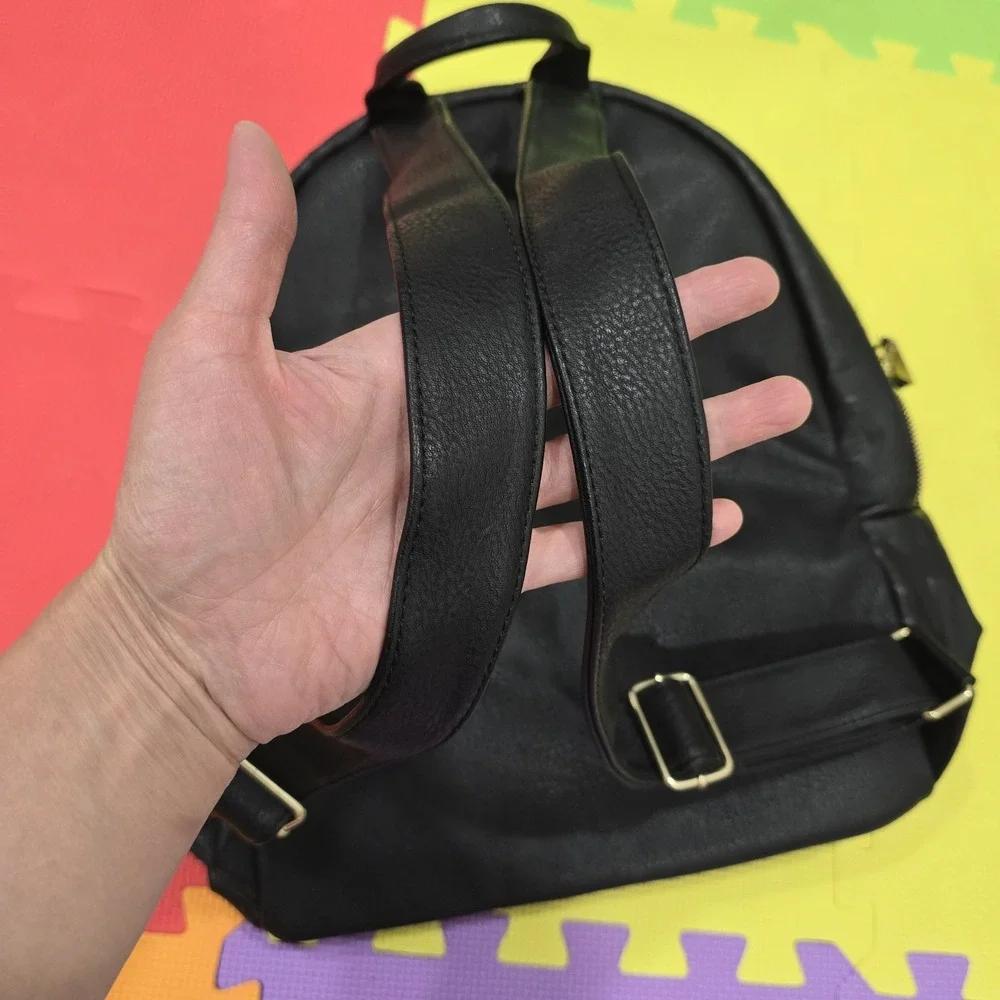Steve‎ Madden Black Pebbled Vegan Leather Backpack Embossed Logo Gold...